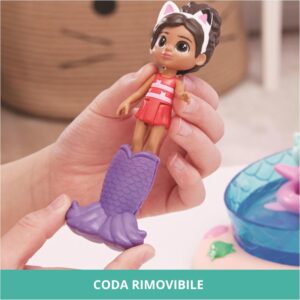 GABBY'S DOLLHOUSE La piscina di Gabby Playset per Bambini - immagine 7