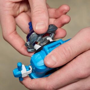 BEY Blade Gen 4 DLX Launcher And Top - HASBRO - immagine 4